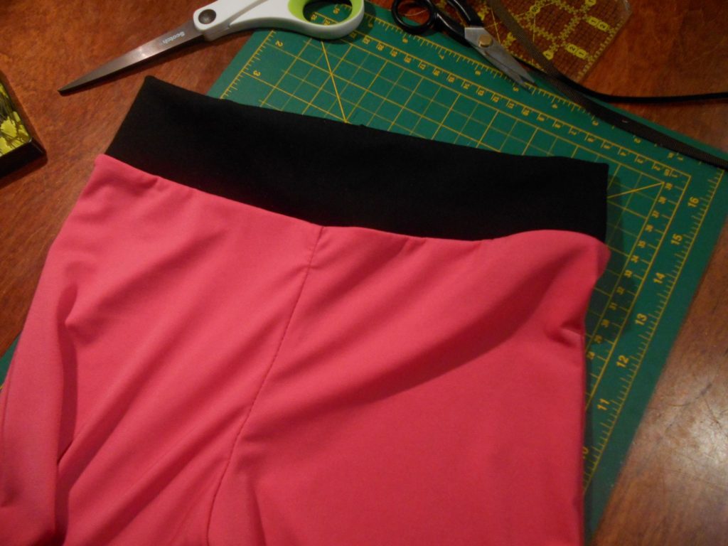 Finished waistband on leggings sewing