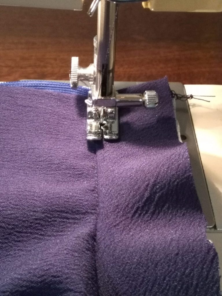 Understitch neck facing sewing machine