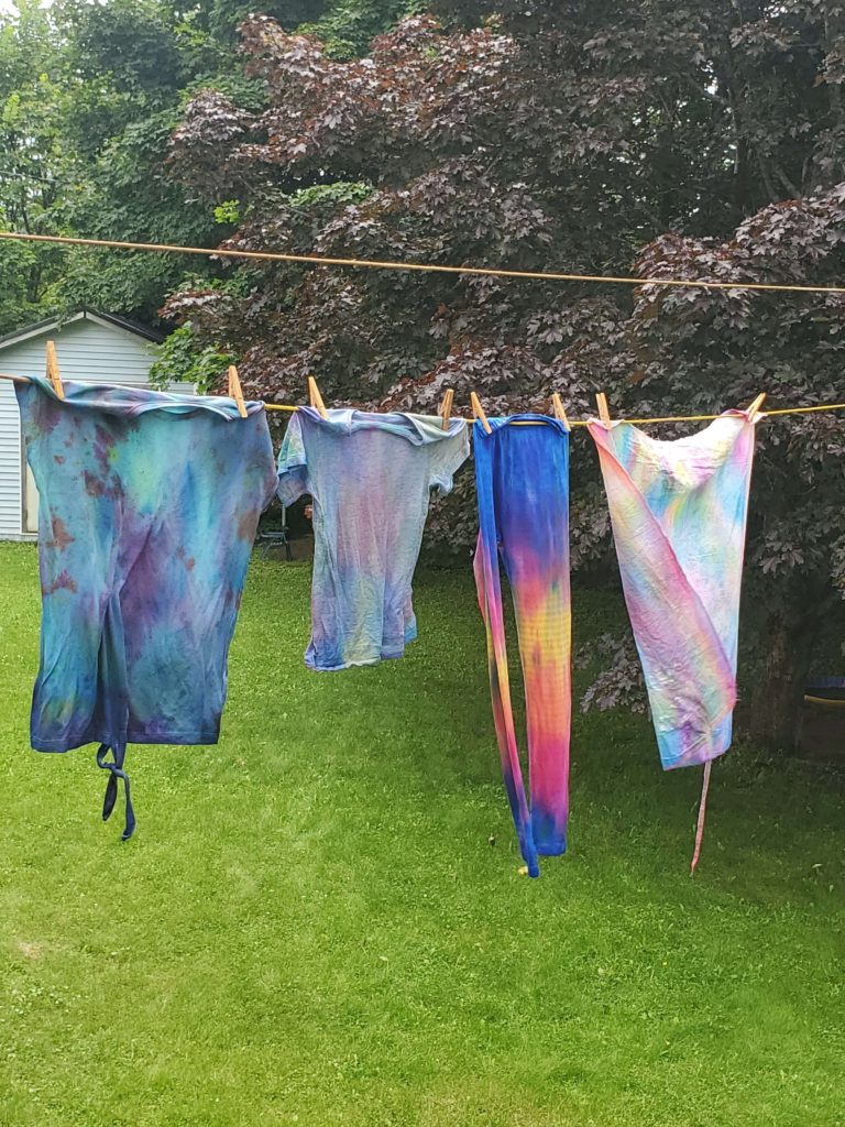Line drying fabric spray dye